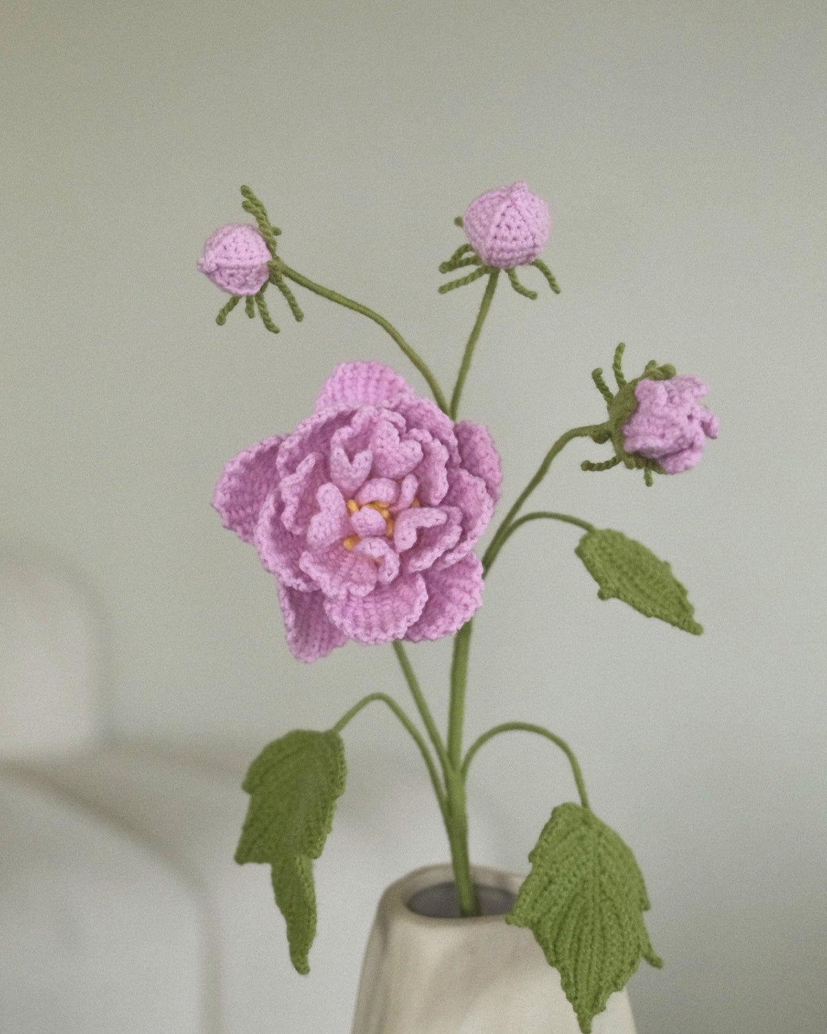 Untitled Flowers — Hibiskus, rosa, handgehäkelt, Detail