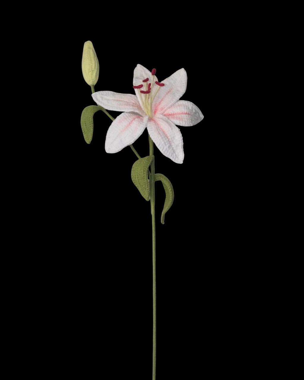 Untitled Flowers — Lilie mit Knospe, weiss, handgehäkelt, freigestellt