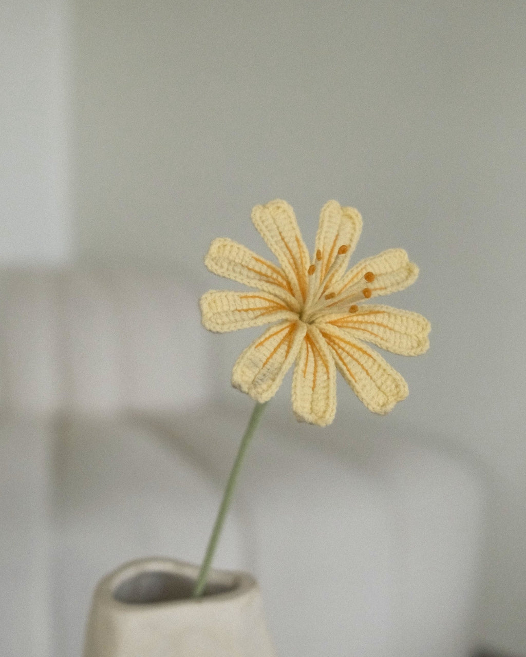 Untitled Flowers — Lewisia, gelb-orange, handgehäkelt, Detail